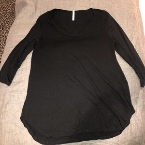 size m 3/4 sleeve criss cross top